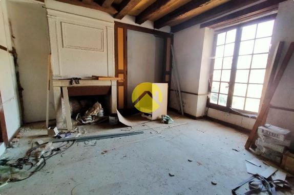 magasin avec  tour en  pierres