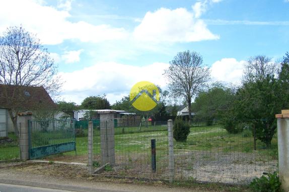 TERRAIN DE 1500 M² CLOS