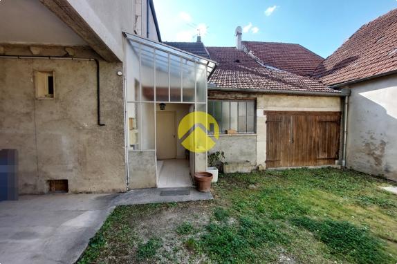 MAISON AVEC JARDIN-COUR-GARAGE