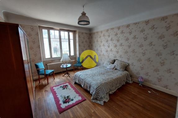 MAISON AVEC JARDIN-COUR-GARAGE