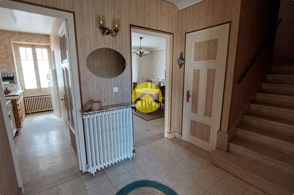 MAISON AVEC JARDIN-COUR-GARAGE