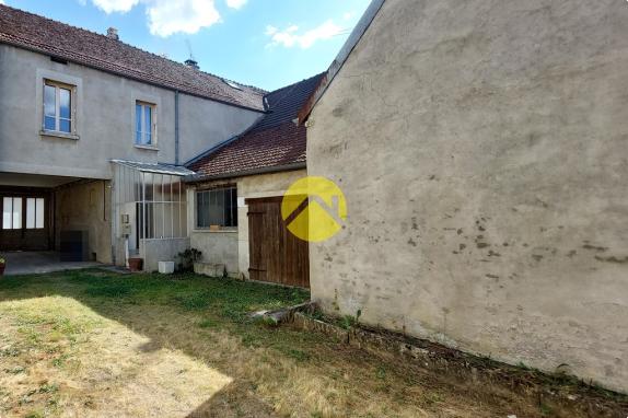 MAISON AVEC JARDIN-COUR-GARAGE