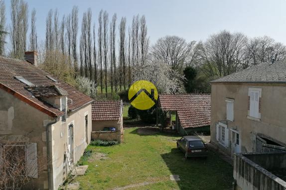 Immeuble dans Bourg 9km La Cha