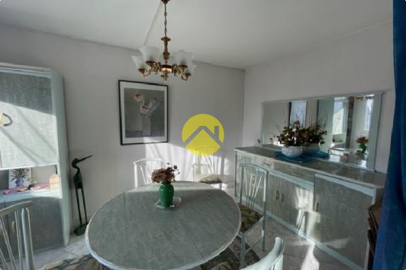 APPARTEMENT  AVEC BALCON 