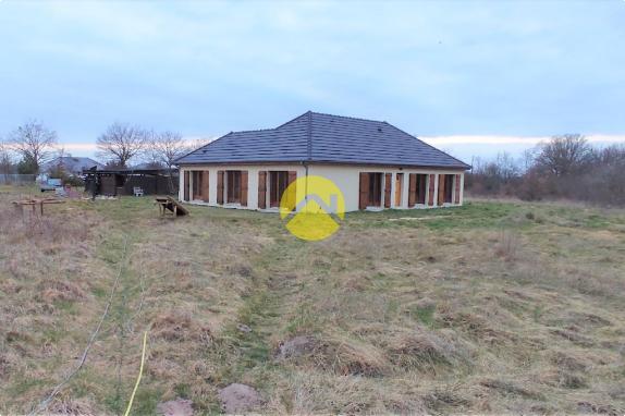 Maison au calme avec étang 