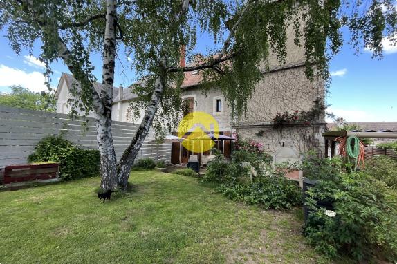 Maison 7 pièces avec jardin.