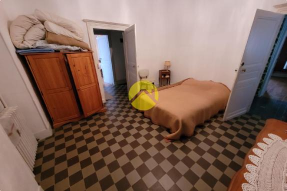 Charme et authenticité : Maison de pierre à rénover