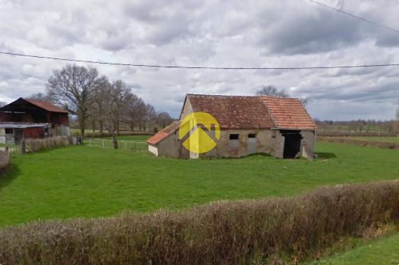Terrain avec ancienne bâtisse