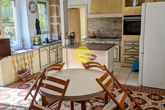 MAISON AVEC DÉPENDANCES