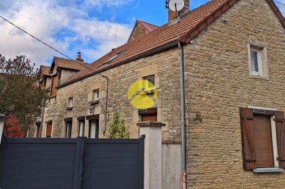 MAISON AVEC DÉPENDANCES