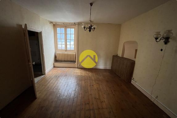Maison de bourg gros potentiel