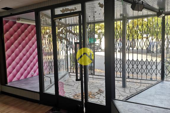 Immeuble avec boutique