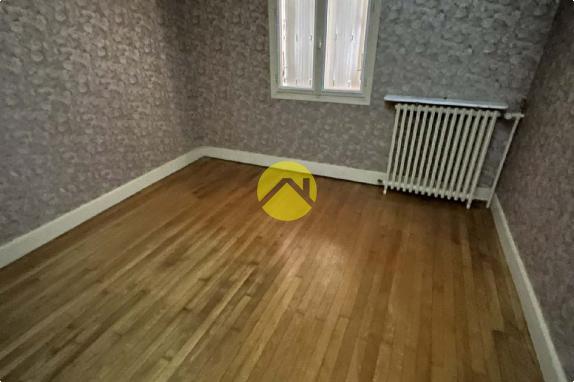 Maison proche du village et terrain