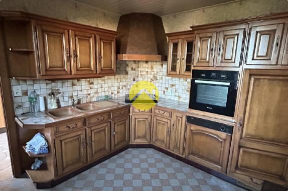 Maison proche du village et terrain