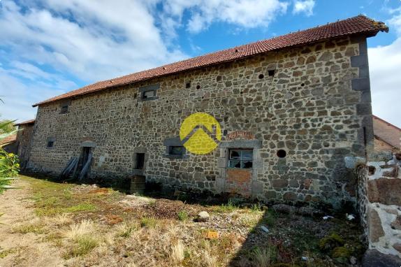 Maison et sa grange en pierre