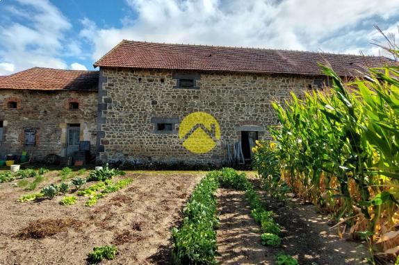 Maison et sa grange en pierre