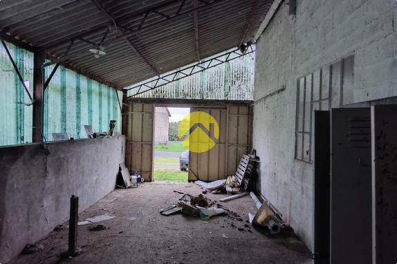 Bâtiments 1360m2  à côté de D1