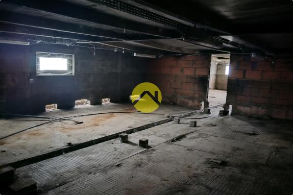 Bâtiments 1360m2  à côté de D1