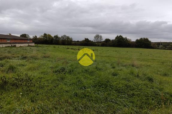 Bâtiments 1360m2  à côté de D1