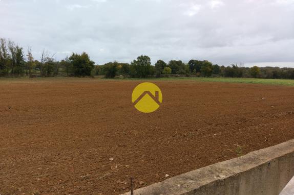 Bâtiments 1360m2  à côté de D1