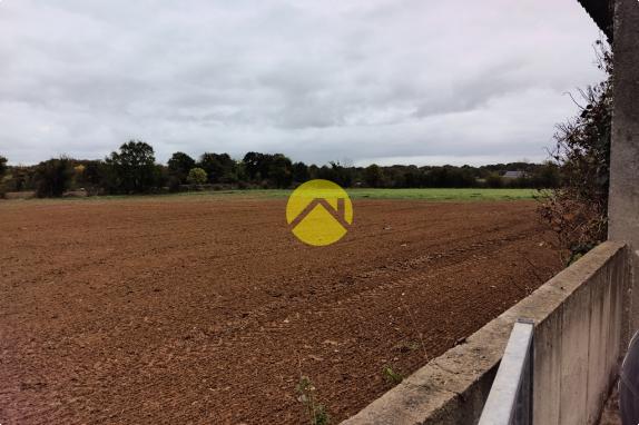 Bâtiments 1360m2  à côté de D1