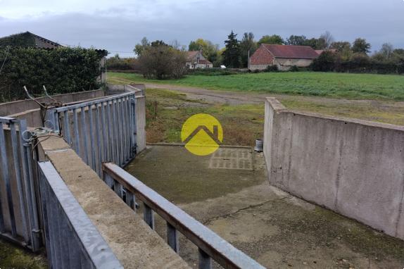 Bâtiments 1360m2  à côté de D1