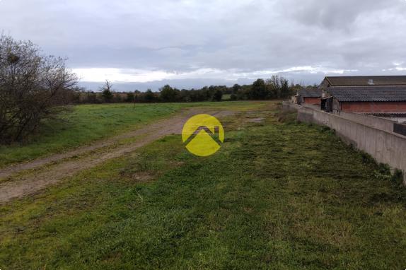 Bâtiments 1360m2  à côté de D1