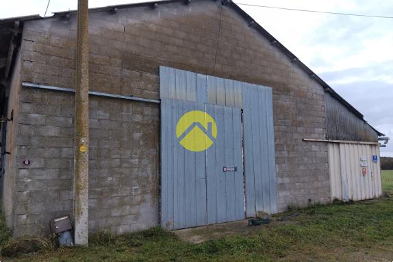 Bâtiments 1360m2  à côté de D1