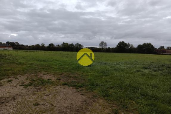 Bâtiments 1360m2  à côté de D1