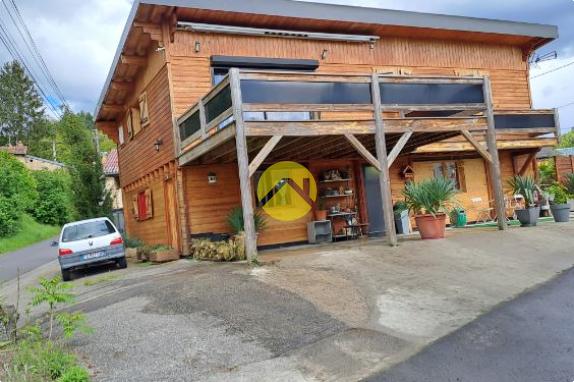 Grande maison en bois