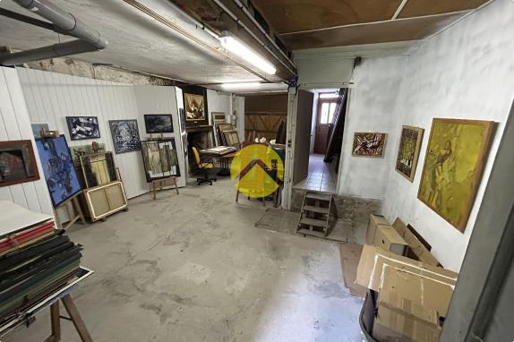 MAISON AVEC GRANGE ET GARAGE