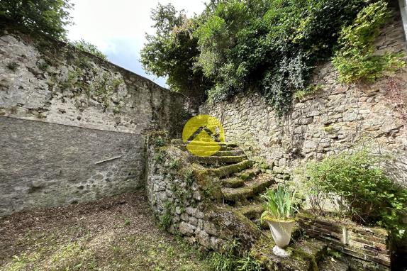 MAISON AVEC GRANGE ET GARAGE