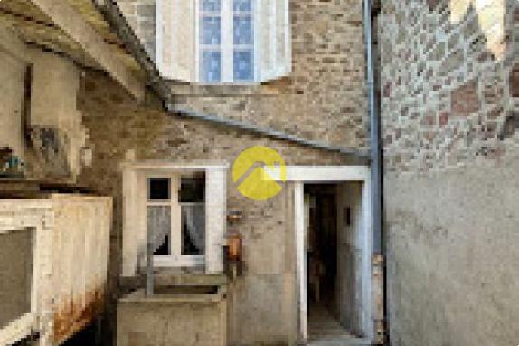 MAISON DE BOURG + TERR 1.200M2