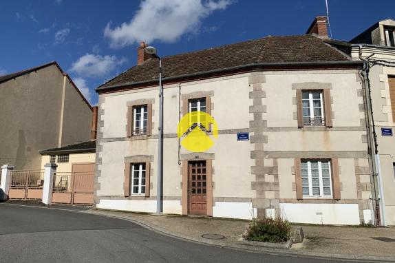 MAISON DE BOURG AVEC JARDIN 