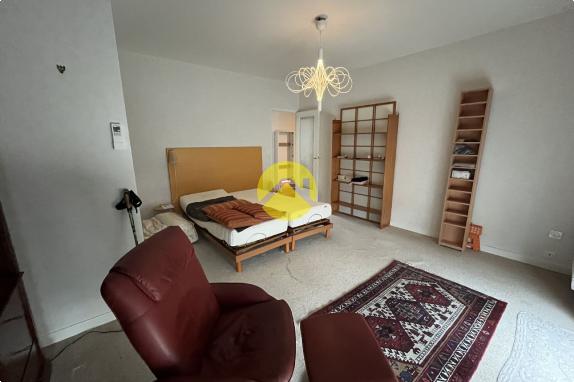 APPARTEMENT AVEC BALCON GARAGE