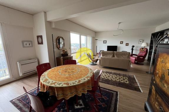 APPARTEMENT AVEC BALCON GARAGE