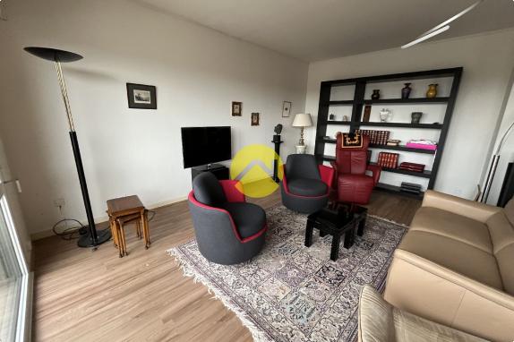 APPARTEMENT AVEC BALCON GARAGE