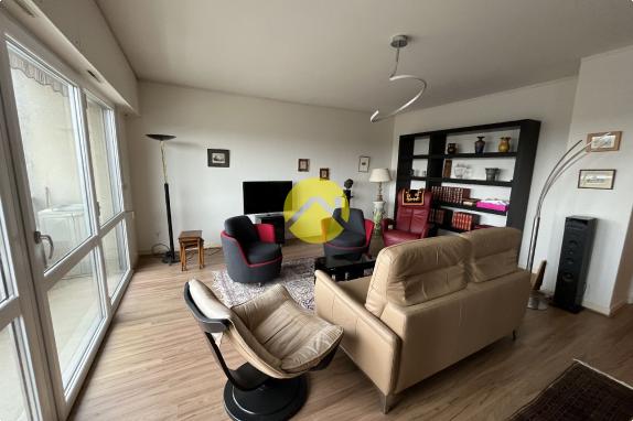 APPARTEMENT AVEC BALCON GARAGE