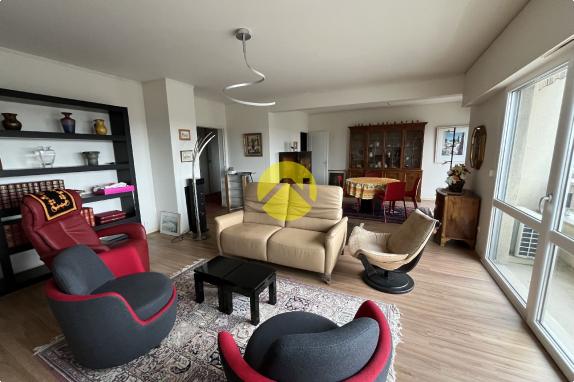 APPARTEMENT AVEC BALCON GARAGE