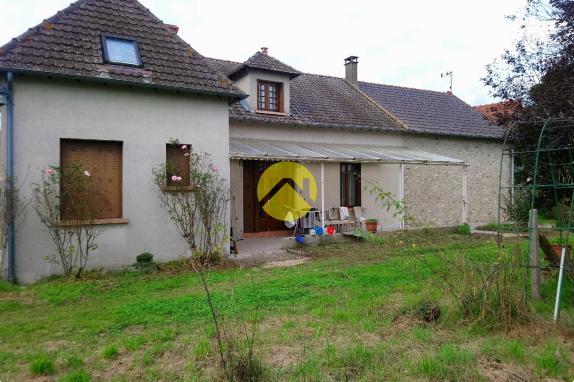 Fermette / Longere   de plus  1 Ha Saint amand montrond, 7 pièces à louer