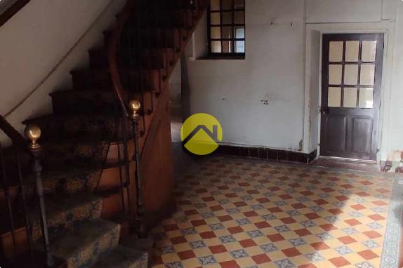 Maison avec garage et jardin