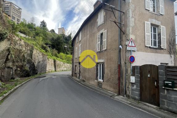 Maison de Bourg avec Fort Potentiel