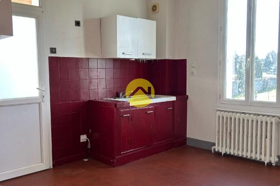 MAISON 3 CHAMBRES TERRAIN 828M²