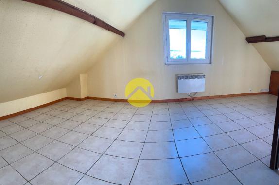 MAISON 3 CHAMBRES TERRAIN 828M²