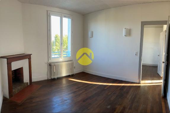 MAISON 3 CHAMBRES TERRAIN 828M²