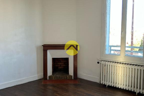 MAISON 3 CHAMBRES TERRAIN 828M²