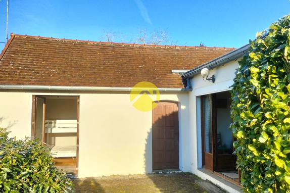 MAISON HABITABLE AVEC JARDIN ET GARAGE