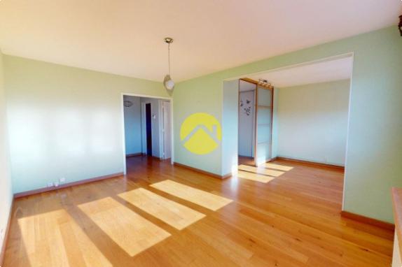 Apt avec parking et cave