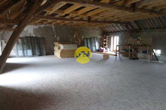 BELLE MAISON EN COURS DE RENOVATION