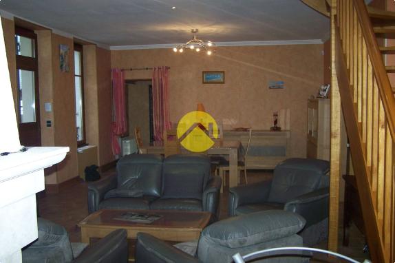 MAISON DE CARACTERE SANS VIS A VIS